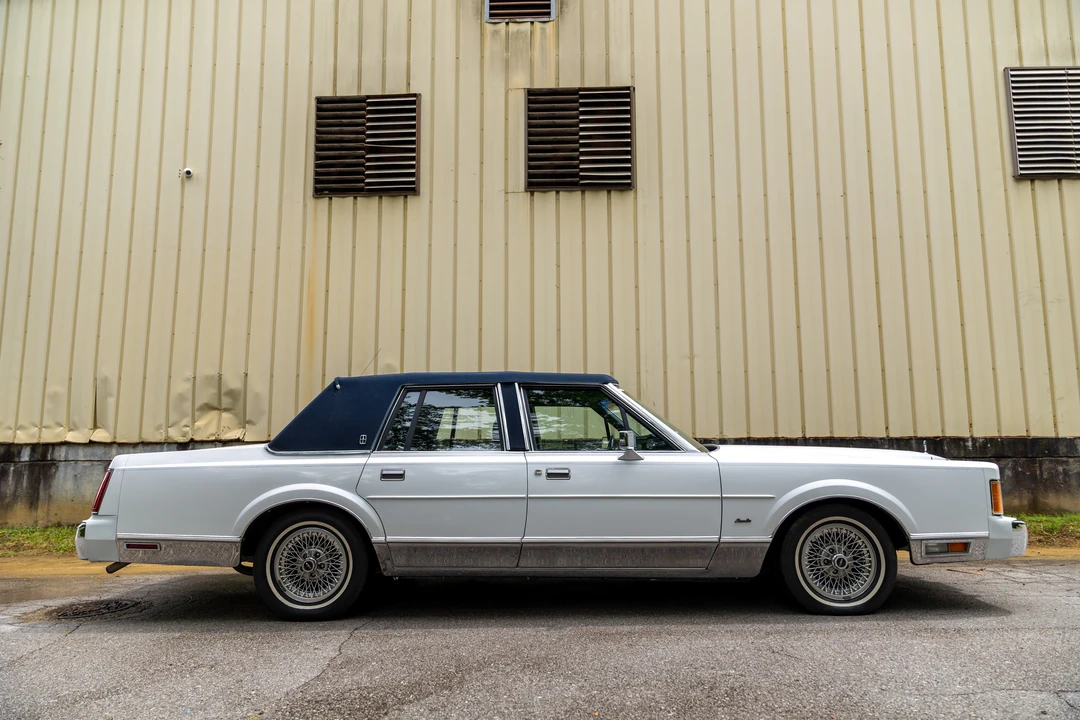 1989 Lincoln Town Car - Image 8 of 31