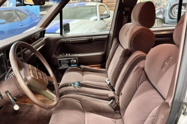 1989 Lincoln Town Car - Image 4 of 7