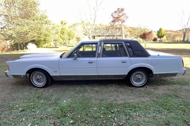 1989 Lincoln Town Car - Image 3 of 7