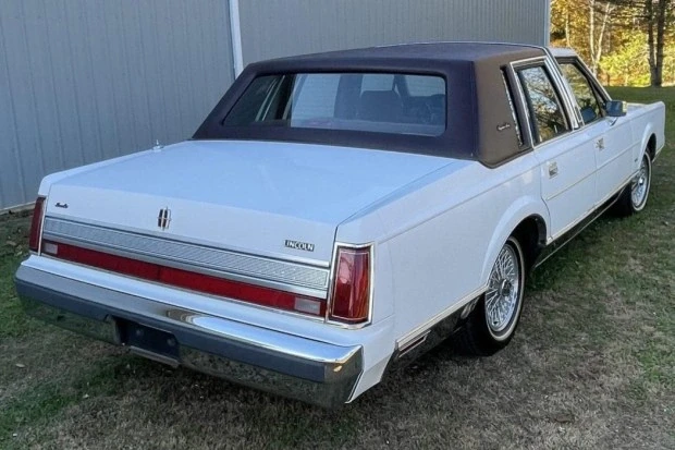 1989 Lincoln Town Car - Image 2 of 7