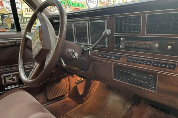 1989 Lincoln Town Car - Image 5 of 7