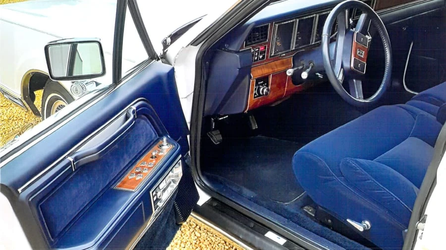 1989 Lincoln Town Car - Image 5 of 10