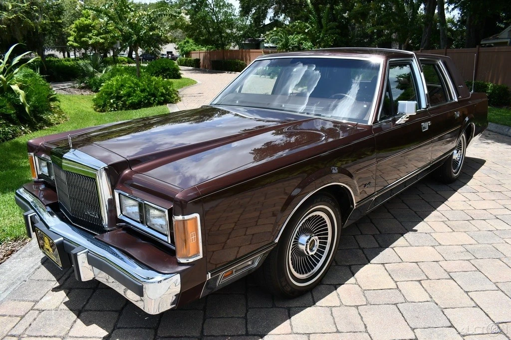 1989 Lincoln Town Car - Image 2 of 21