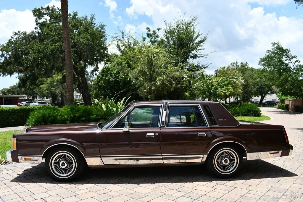 1989 Lincoln Town Car - Image 3 of 21