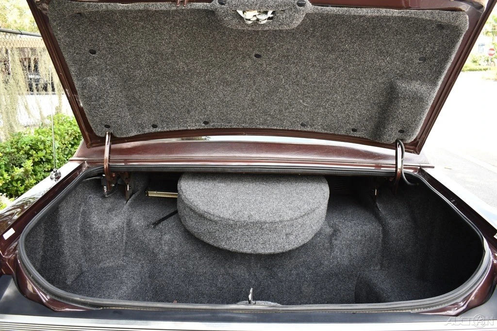 1989 Lincoln Town Car - Image 13 of 24