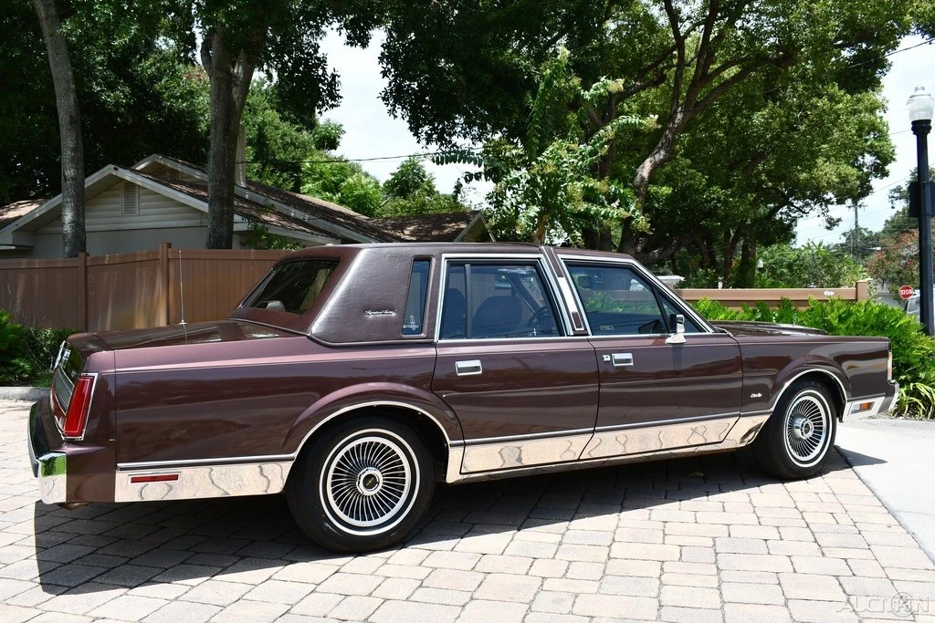 1989 Lincoln Town Car - Image 7 of 24