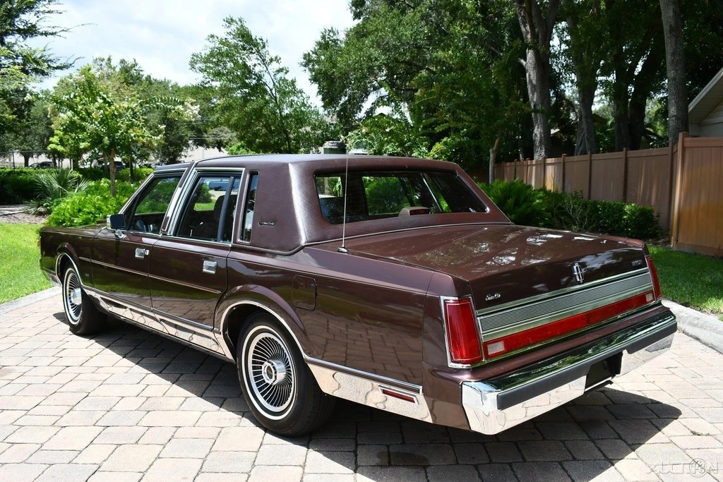 1989 Lincoln Town Car - Image 5 of 24
