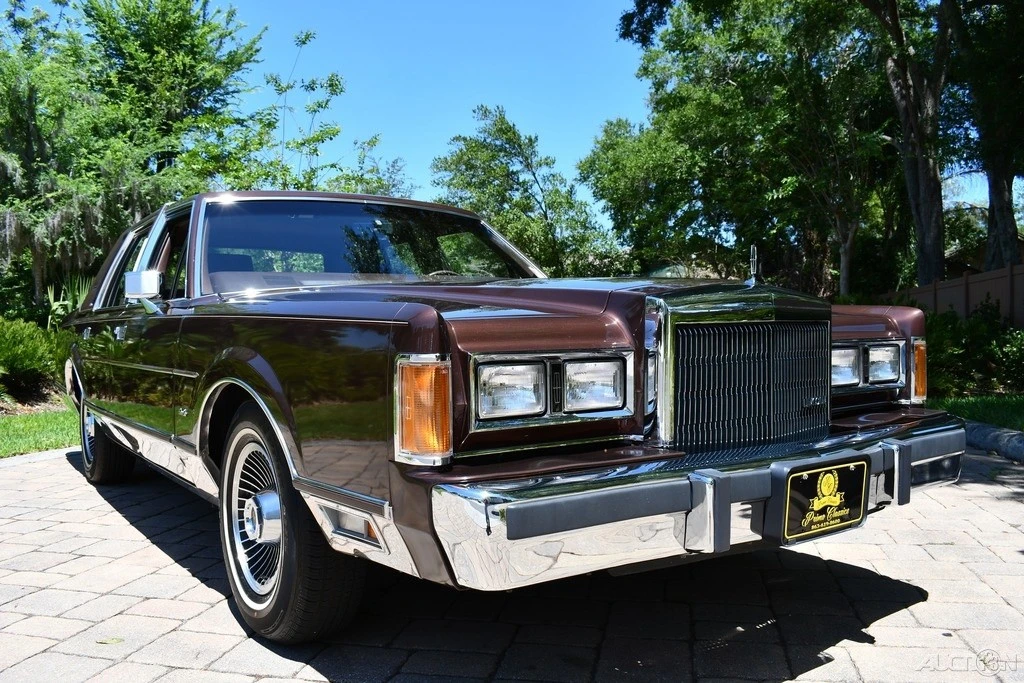1989 Lincoln Town Car - Image 9 of 24