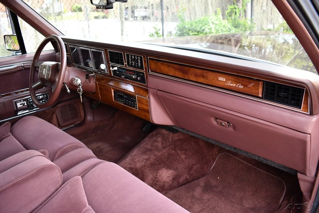 1989 Lincoln Town Car - Image 19 of 24