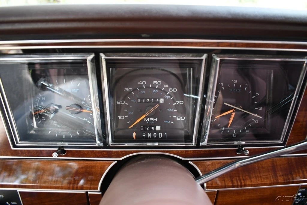 1989 Lincoln Town Car - Image 15 of 21