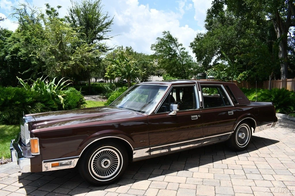 1989 Lincoln Town Car - Image 6 of 24