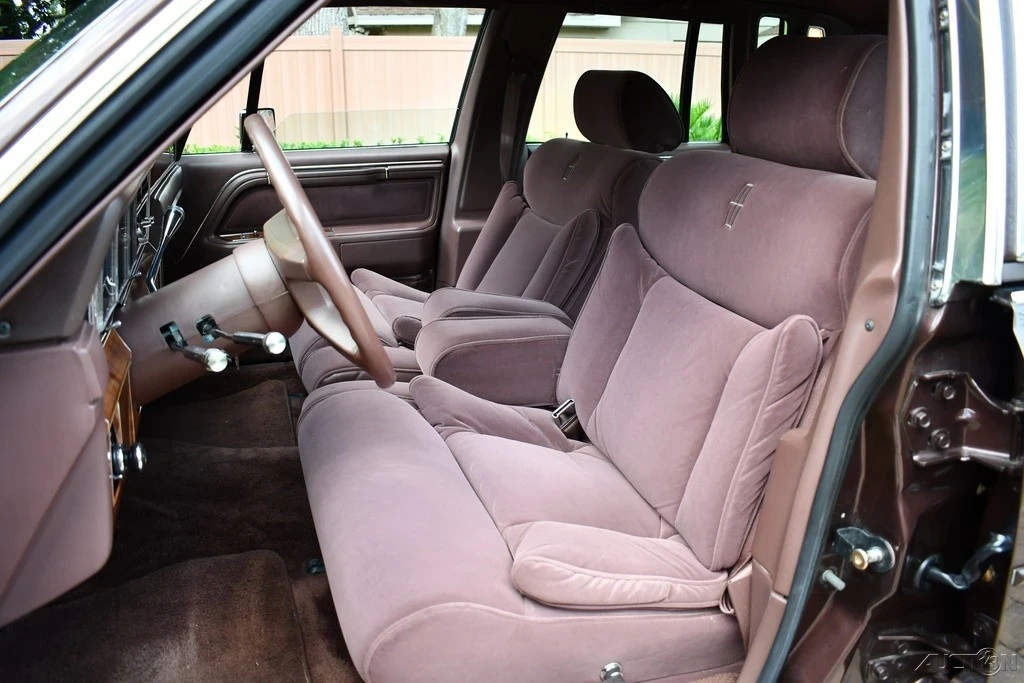 1989 Lincoln Town Car - Image 13 of 21