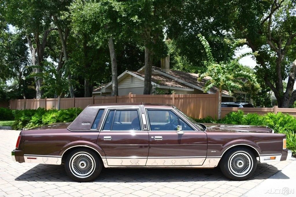 1989 Lincoln Town Car - Image 4 of 21