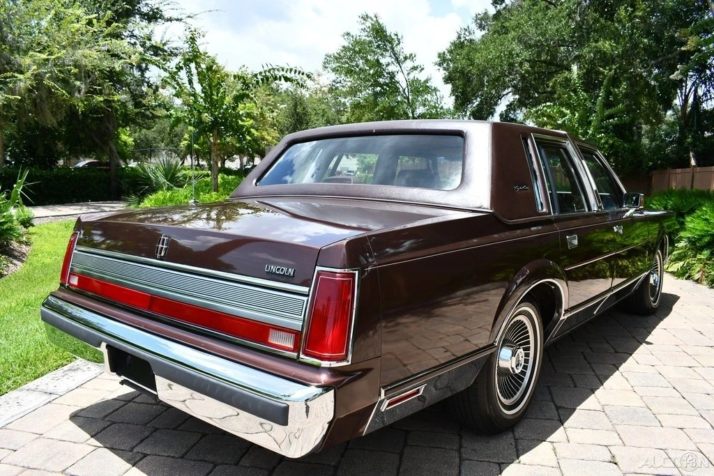 1989 Lincoln Town Car - Image 6 of 21
