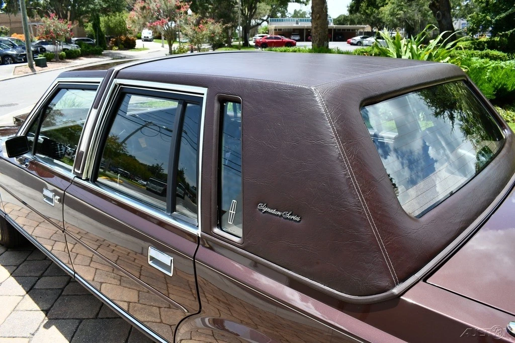 1989 Lincoln Town Car - Image 10 of 24
