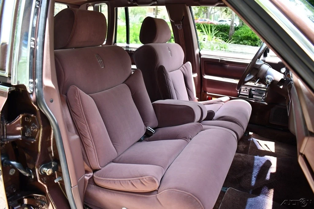 1989 Lincoln Town Car - Image 16 of 21