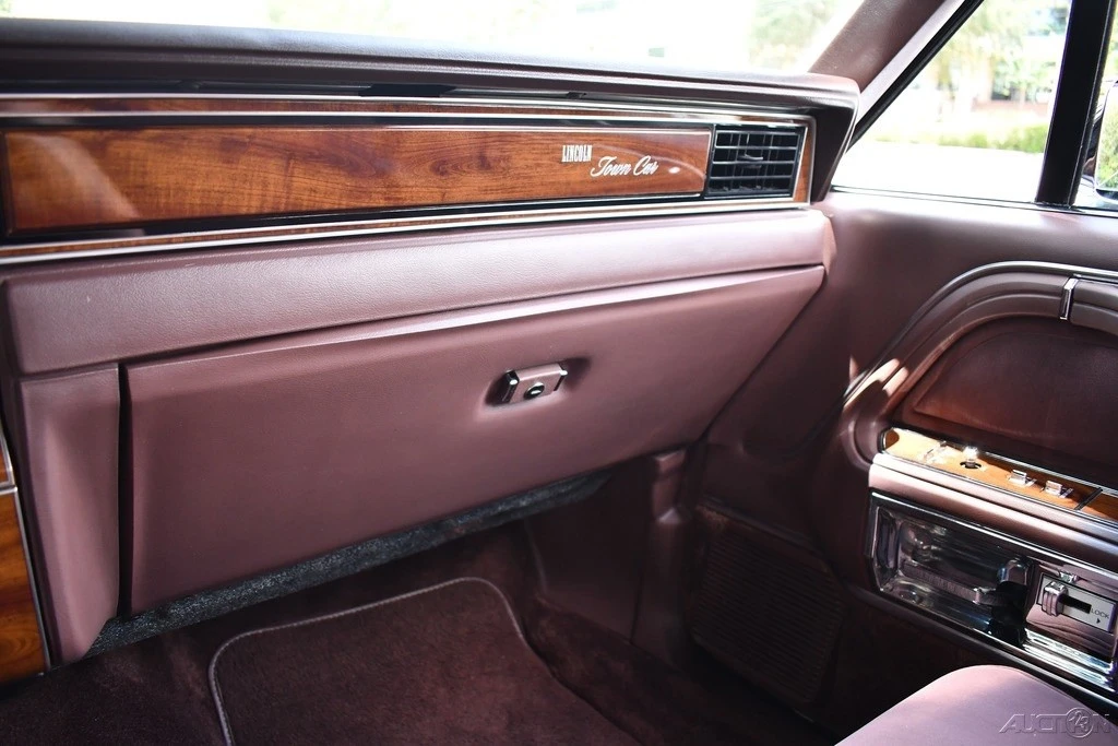 1989 Lincoln Town Car - Image 22 of 24