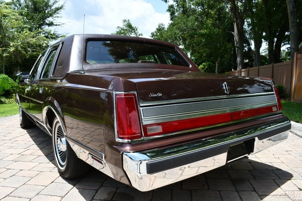 1989 Lincoln Town Car - Image 5 of 21