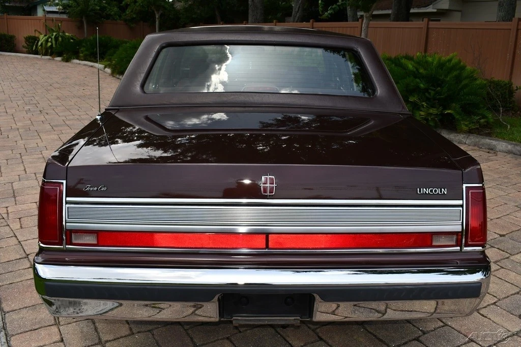 1989 Lincoln Town Car - Image 9 of 21