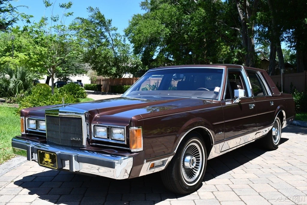 1989 Lincoln Town Car - Image 2 of 24