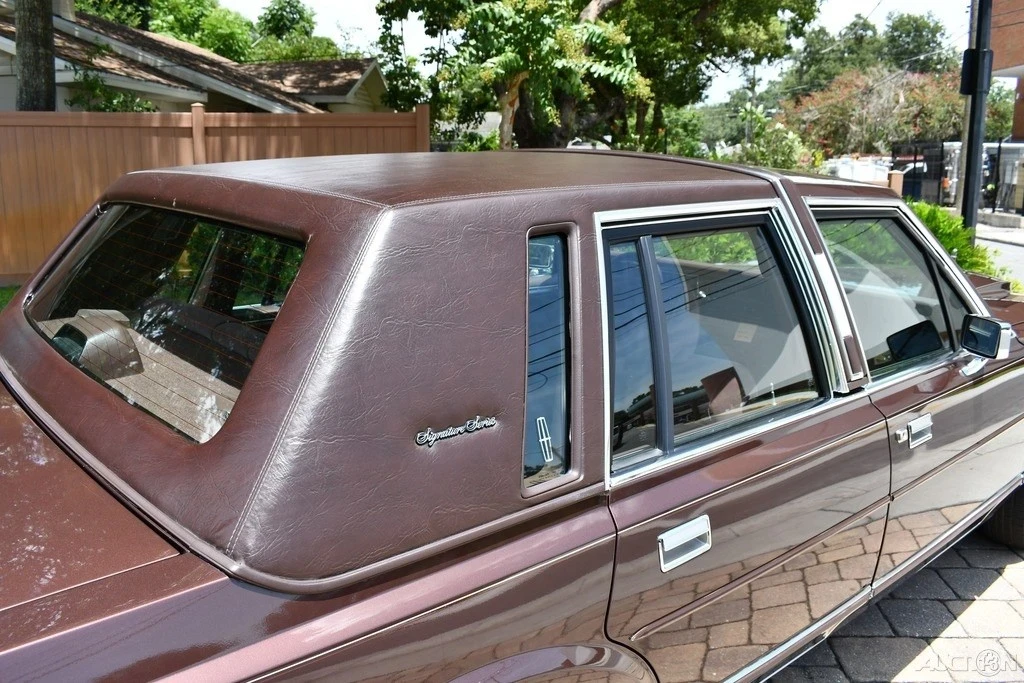 1989 Lincoln Town Car - Image 17 of 21