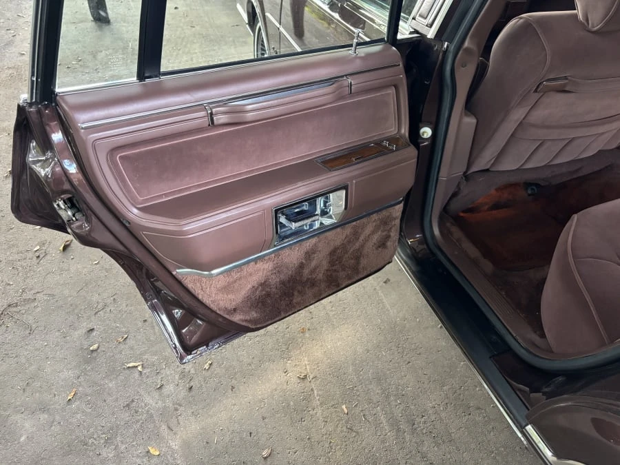 1989 Lincoln Town Car - Image 19 of 22