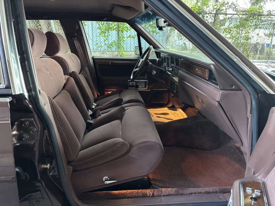 1989 Lincoln Town Car - Image 16 of 22