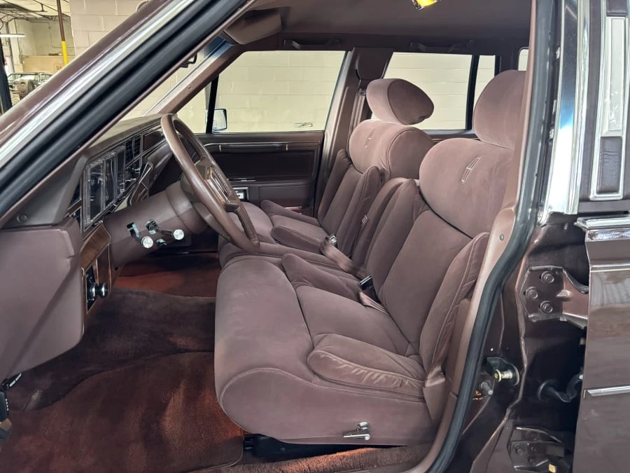 1989 Lincoln Town Car - Image 14 of 22