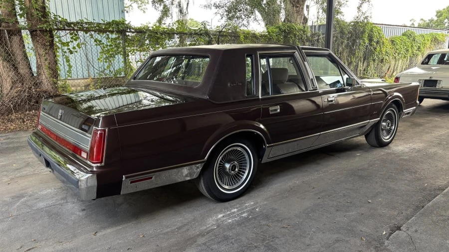 1989 Lincoln Town Car - Image 5 of 22