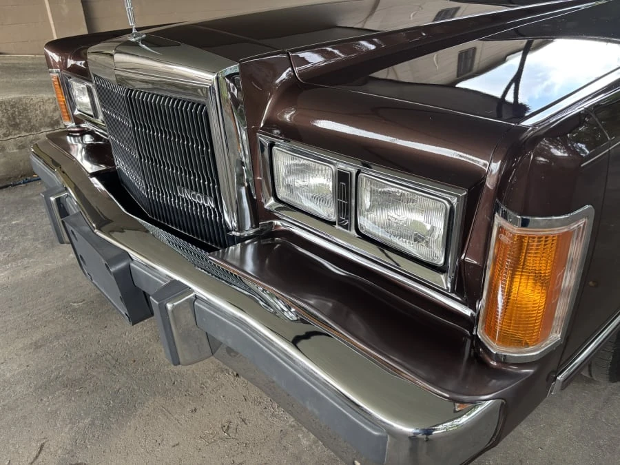 1989 Lincoln Town Car - Image 8 of 22