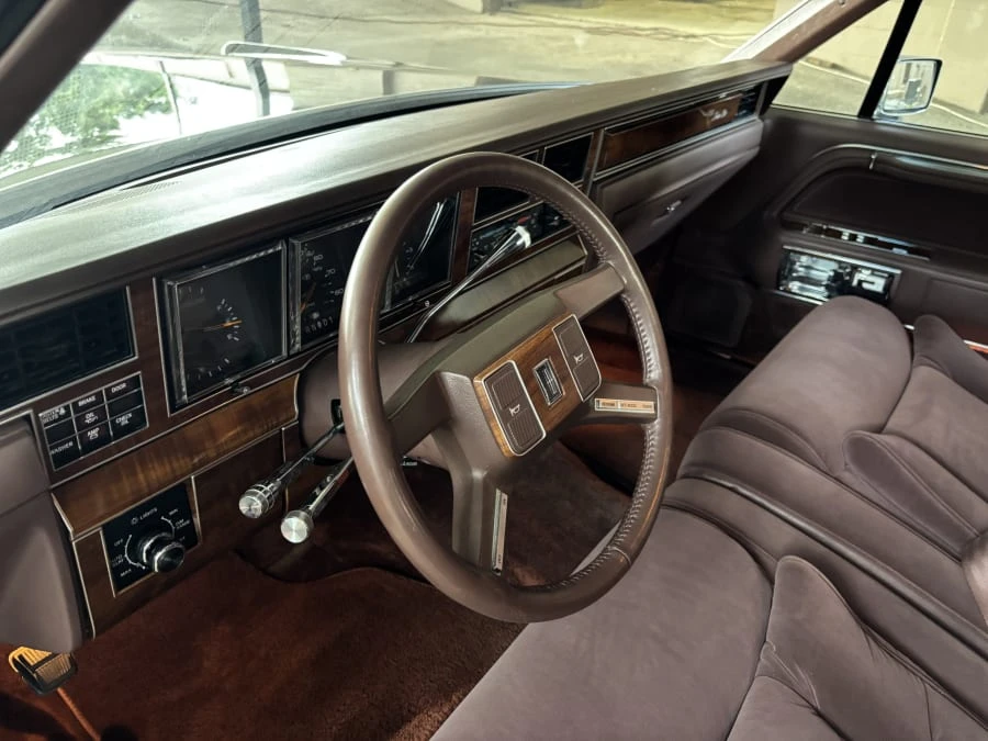 1989 Lincoln Town Car - Image 10 of 22
