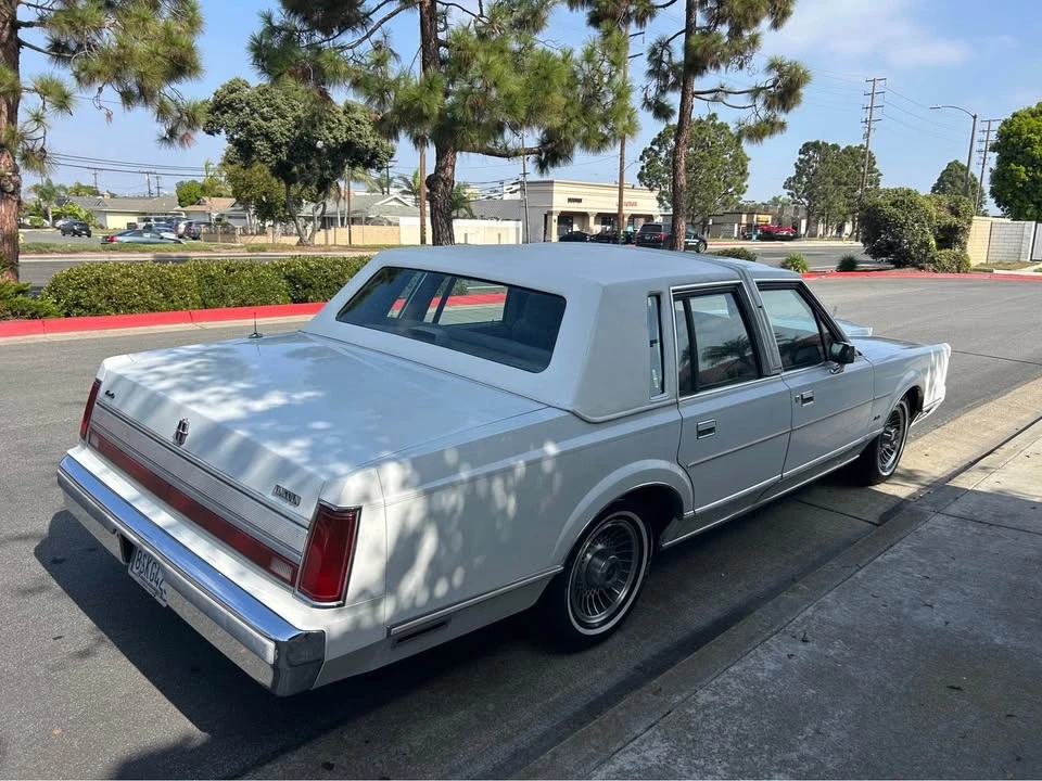 1989 Lincoln Town Car - Image 4 of 8