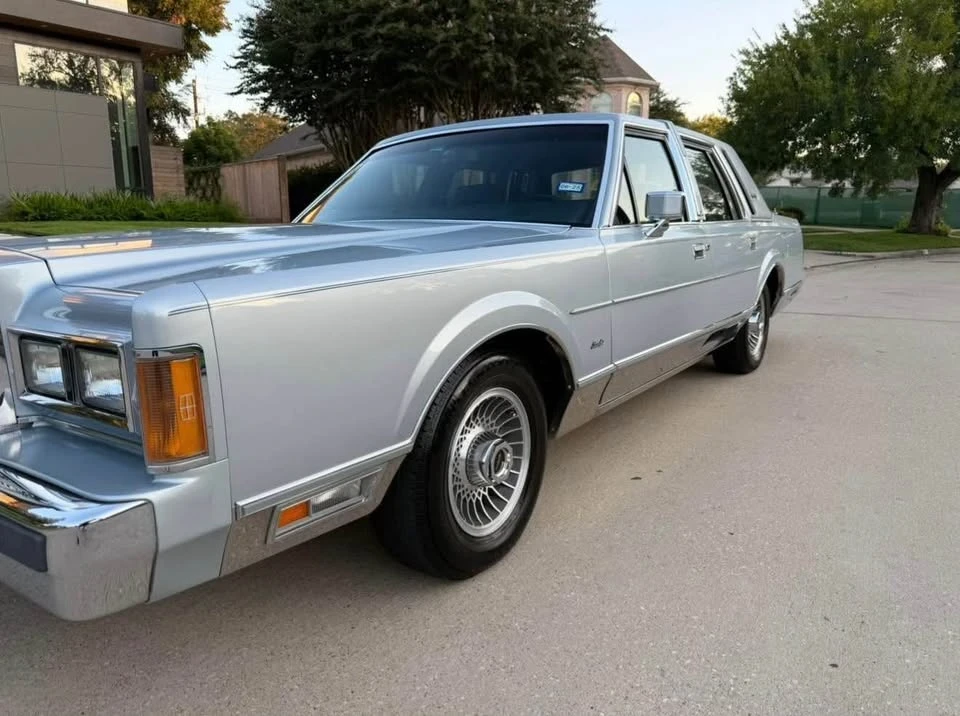 1989 Lincoln Town Car - Image 3 of 19