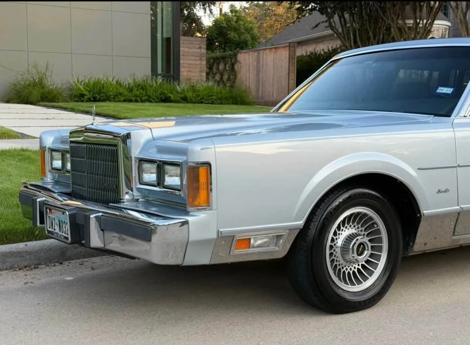 1989 Lincoln Town Car - Image 2 of 19