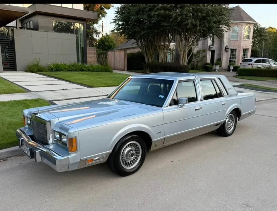 1989 Lincoln Town Car - Image 9 of 19