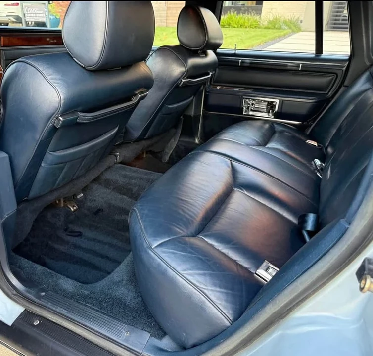 1989 Lincoln Town Car - Image 10 of 19