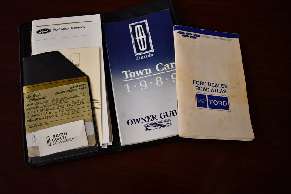1989 Lincoln Town Car - Image 9 of 20