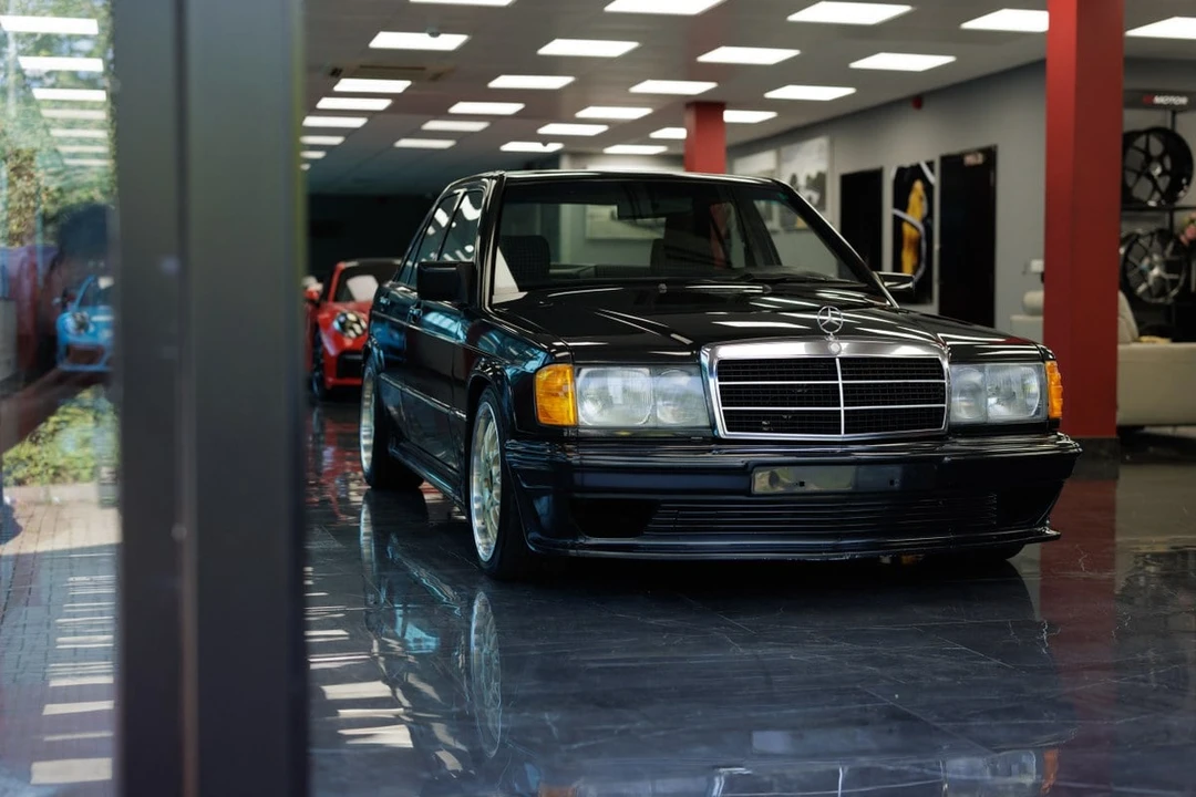 1989 Mercedes-Benz 190E 2.3-16 & 2.5-16 - Image 4 of 30