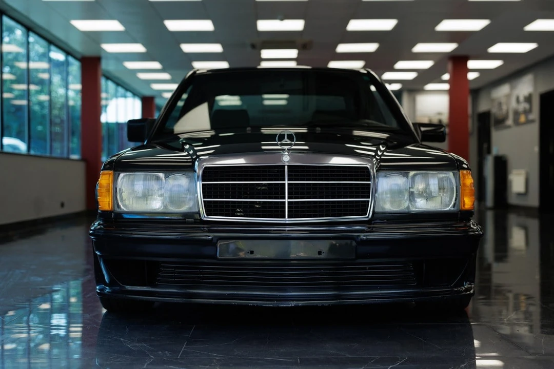 1989 Mercedes-Benz 190E 2.3-16 & 2.5-16 - Image 3 of 30
