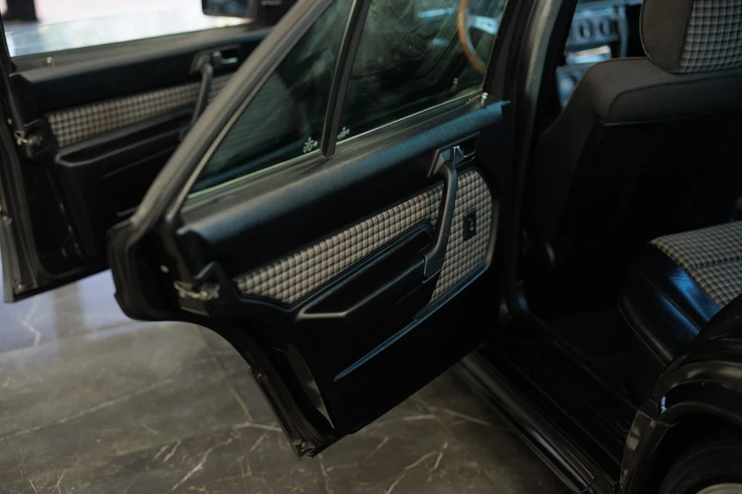 1989 Mercedes-Benz 190E 2.3-16 & 2.5-16 - Image 30 of 30