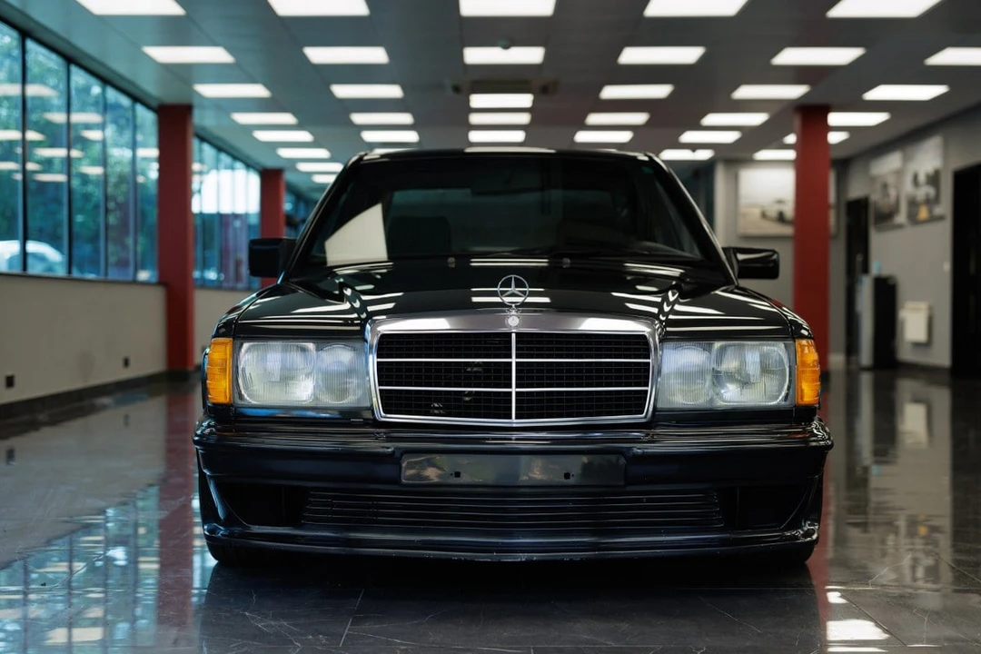 1989 Mercedes-Benz 190E 2.3-16 & 2.5-16 - Image 2 of 30