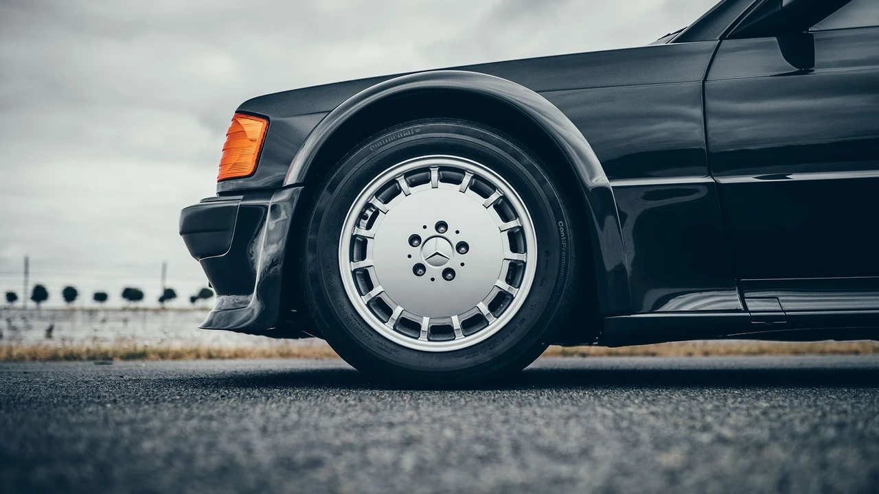1989 Mercedes-Benz 190E 2.5-16 Evolution - Image 14 of 28