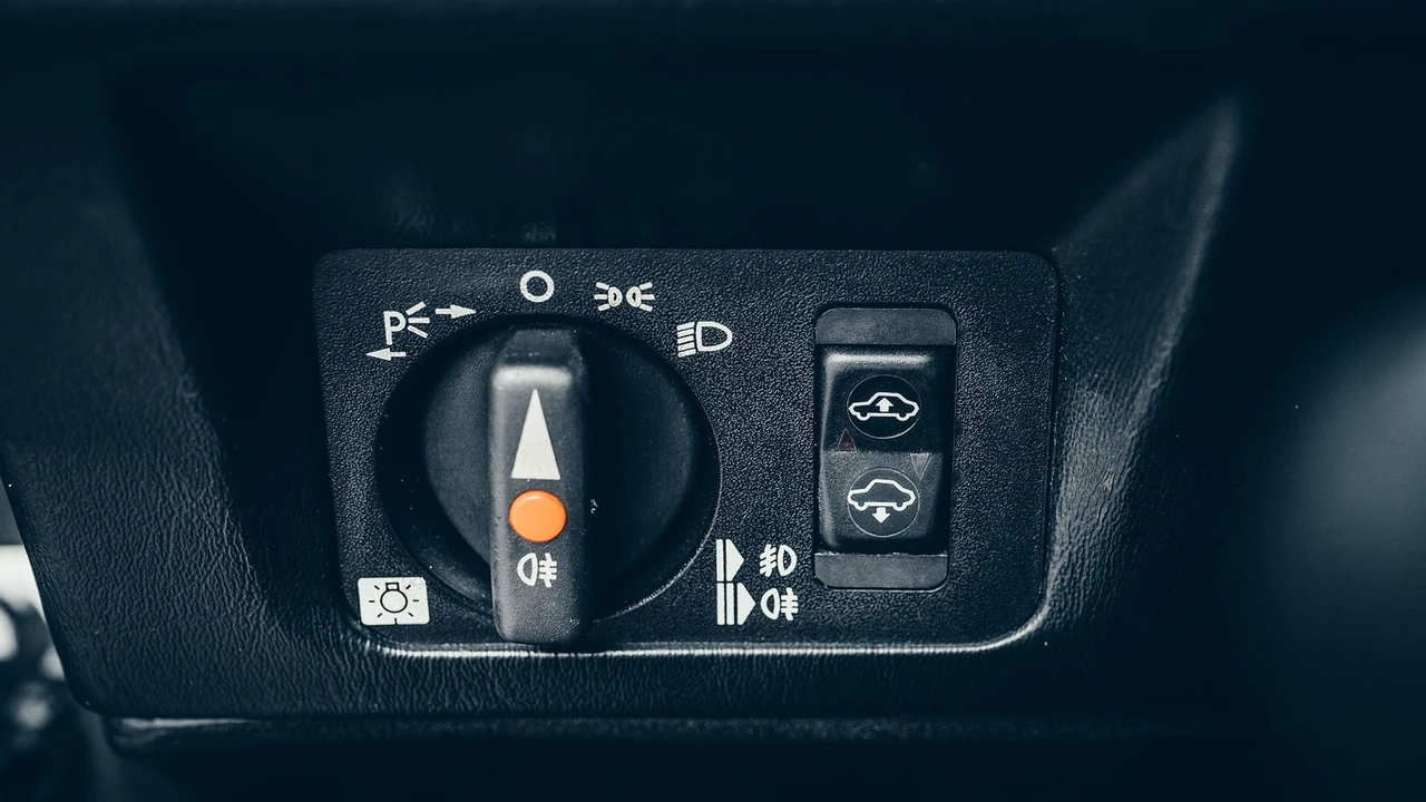 1989 Mercedes-Benz 190E 2.5-16 Evolution - Image 26 of 28