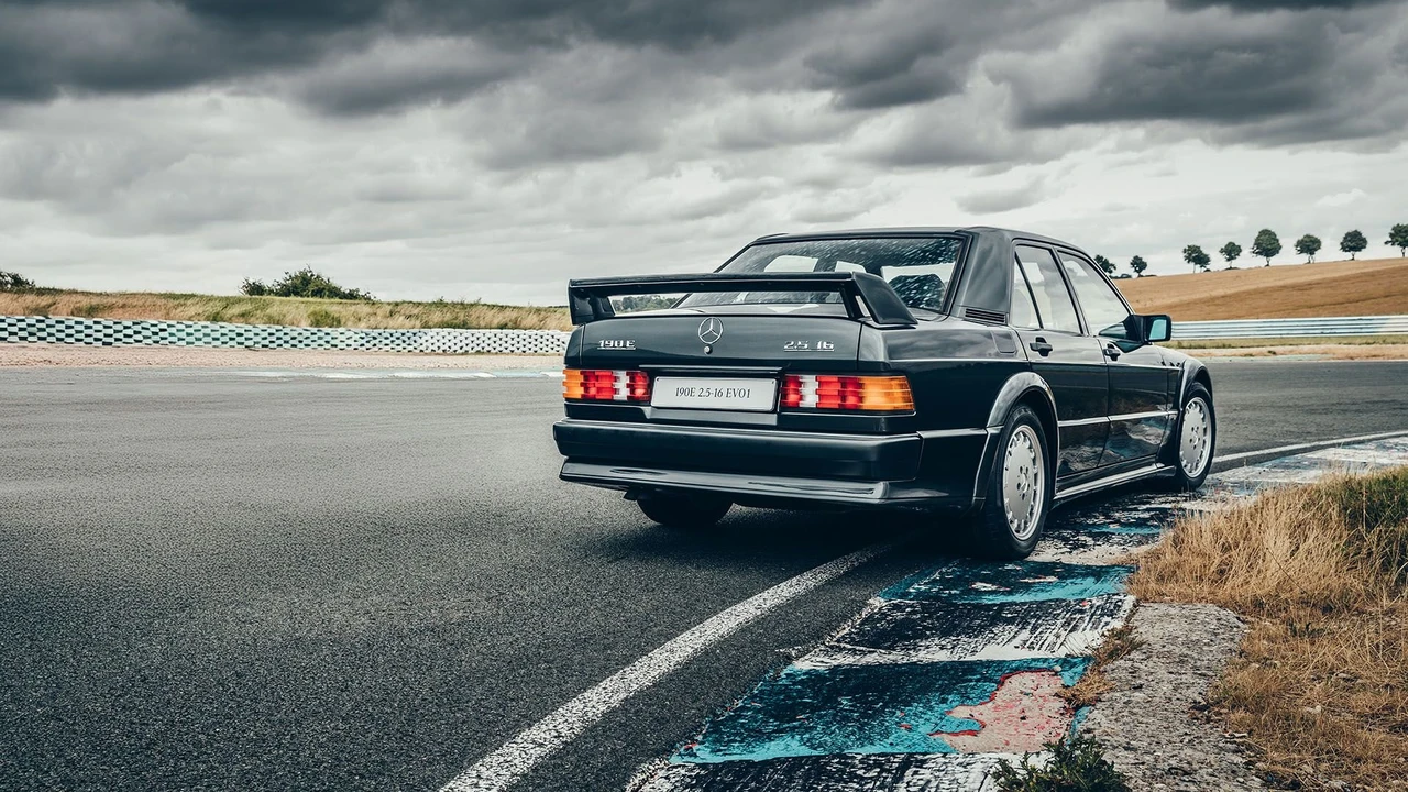 1989 Mercedes-Benz 190E 2.5-16 Evolution - Image 9 of 28