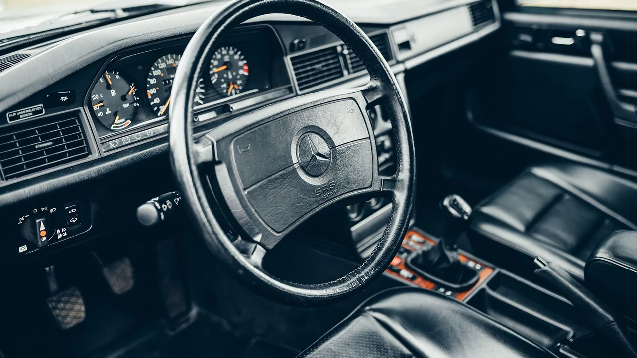 1989 Mercedes-Benz 190E 2.5-16 Evolution - Image 2 of 28