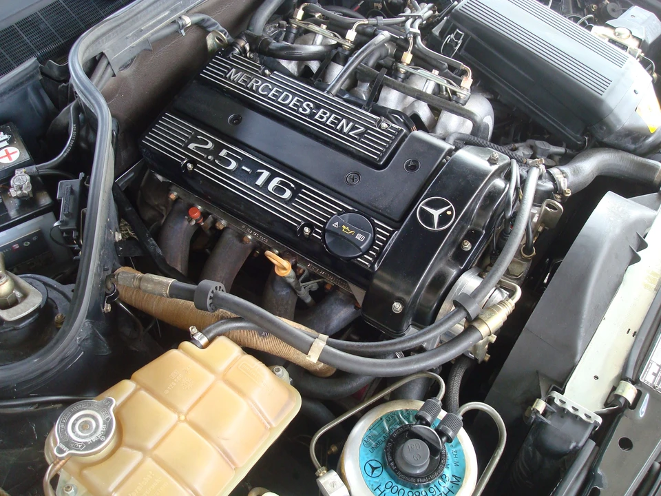 1989 Mercedes-Benz 190E 2.5-16 Evolution - Image 17 of 18
