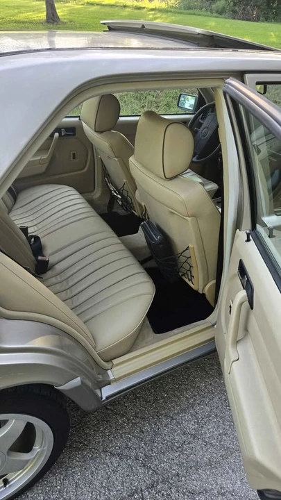 1989 Mercedes-Benz 190E - Image 9 of 11