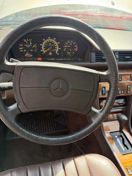 1989 Mercedes-Benz 190E - Image 6 of 8