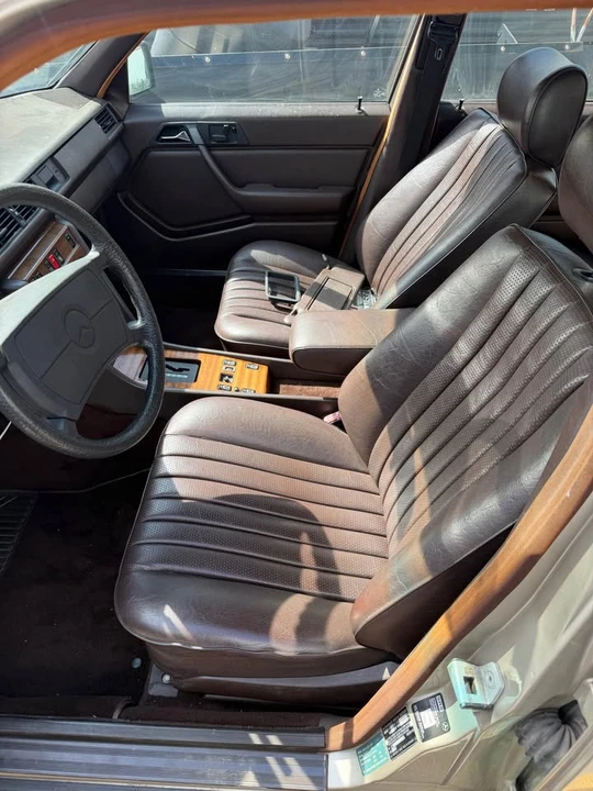 1989 Mercedes-Benz 190E - Image 7 of 8
