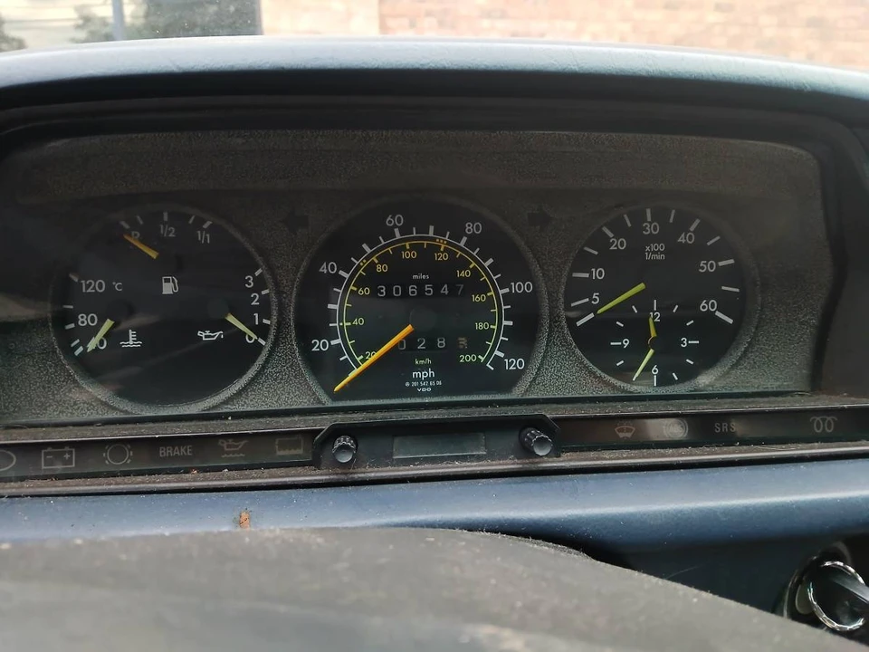 1989 Mercedes-Benz 190E - Image 13 of 24